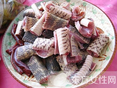 蛇肉的營養(yǎng)價值有哪些 水蛇兩燉淡菜的做法大公開