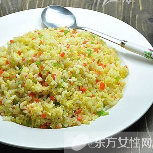 蛋炒飯?jiān)趺醋龊贸?蛋炒飯簡單做法