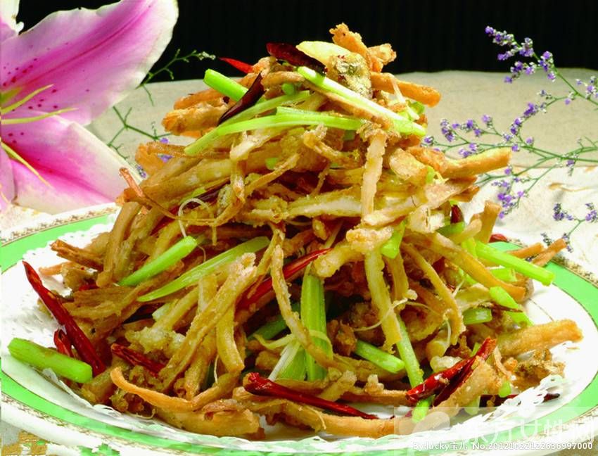 干煸茶樹菇的家常做法 茶樹菇不僅健脾止瀉還能抗衰老