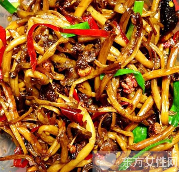 干煸茶樹菇的家常做法 茶樹菇不僅健脾止瀉還能抗衰老