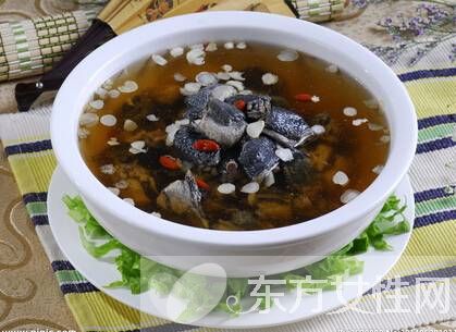 烏雞湯該怎么做 烏雞湯的功效與作用