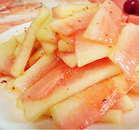 西瓜皮的作用有哪些 養(yǎng)生美容兩不誤