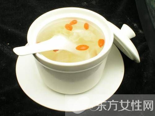 雪梨銀耳湯做法 銀耳雪梨湯的營(yíng)養(yǎng)價(jià)值