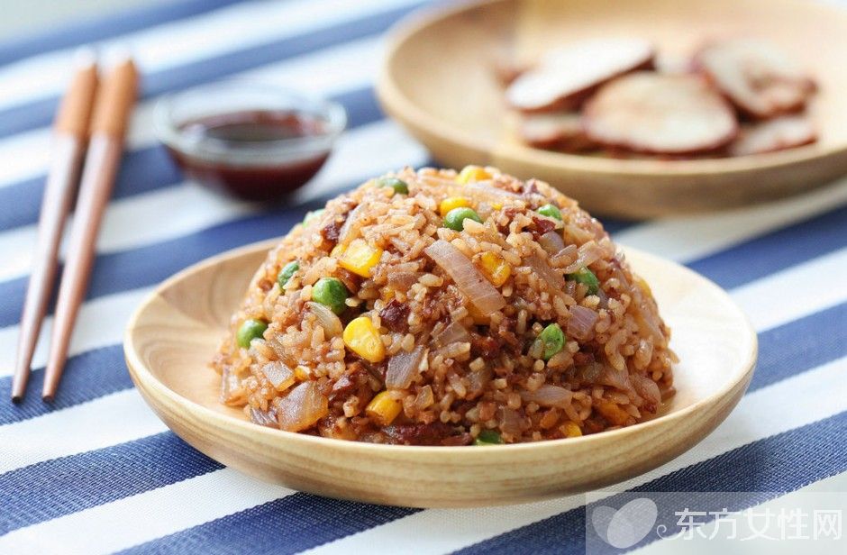 什錦炒飯?jiān)趺醋龊贸? 教你四道美味炒飯的做法