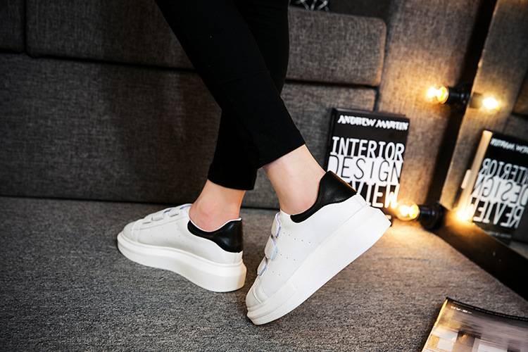 白色運(yùn)動(dòng)鞋怎么洗  白色運(yùn)動(dòng)鞋發(fā)黃怎么辦