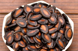 利肺潤(rùn)腸 簡(jiǎn)說(shuō)西瓜子的功效與作用