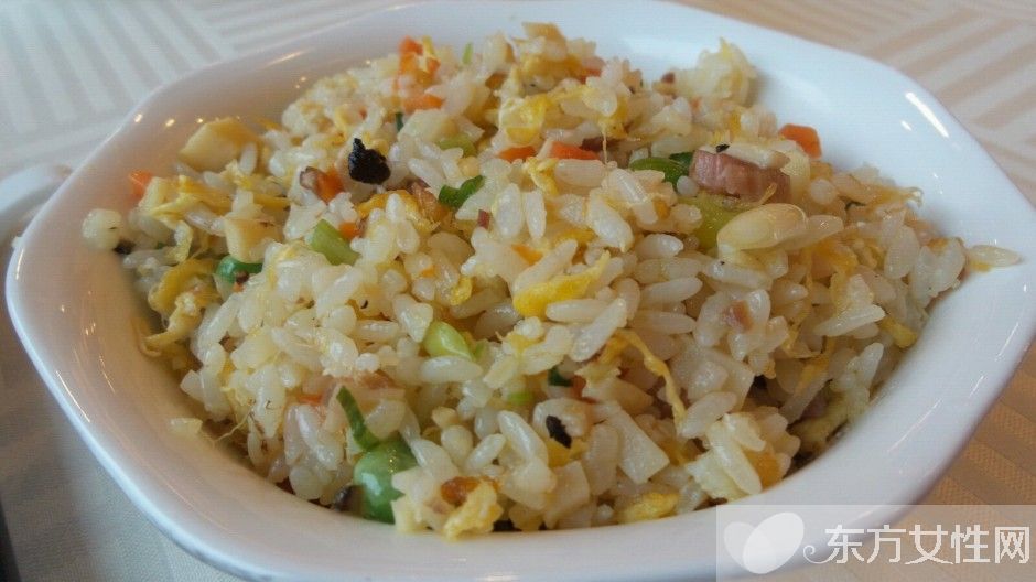 什錦炒飯?jiān)趺醋龊贸? 教你四道美味炒飯的做法