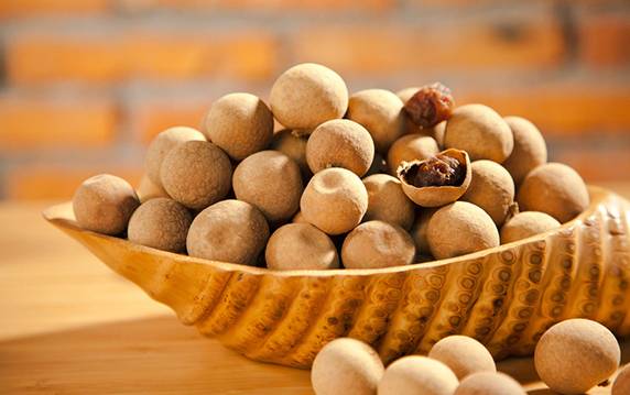 桂圓和龍眼的區(qū)別是什么 哪些人不適合吃桂圓