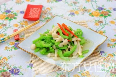 苦瓜炒肉的做法大全 教你苦瓜不苦的6個(gè)小妙招