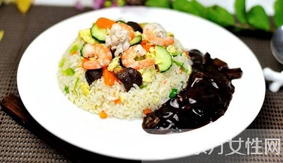 什錦炒飯?jiān)趺醋龊贸? 教你四道美味炒飯的做法