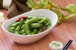 鹽水毛豆怎么做好吃  女人吃毛豆有什么好處