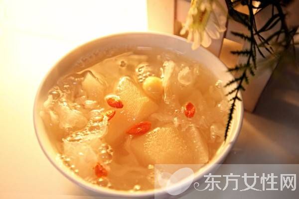 雪梨銀耳湯做法 銀耳雪梨湯的營(yíng)養(yǎng)價(jià)值