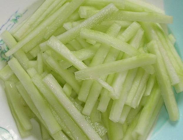 西瓜皮的作用有哪些 養(yǎng)生美容兩不誤