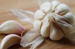 大蒜的營養(yǎng)價值 教你如何吃大蒜消毒殺菌