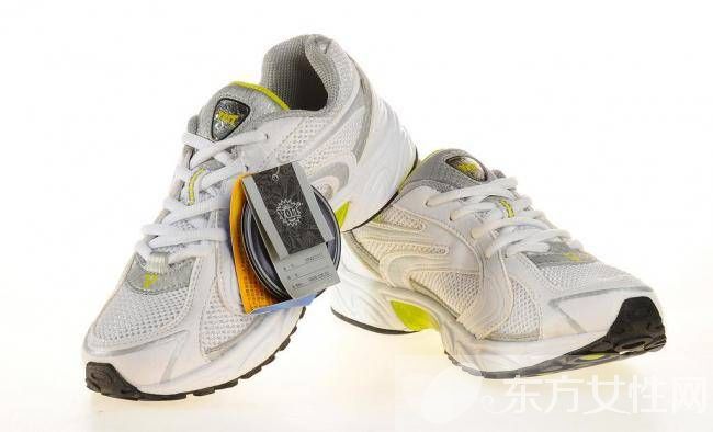 運(yùn)動鞋怎么洗白 三大招教你如何清洗運(yùn)動鞋