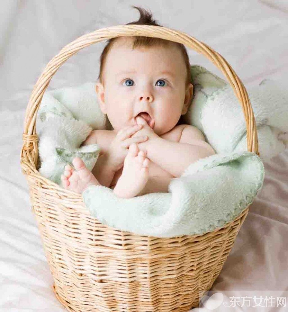 寶寶吐奶厲害的原因 這么做可有效防止寶寶吐奶哦