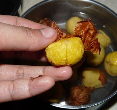 秋季吃板栗能健腎補(bǔ)脾 教你怎么栗子去皮