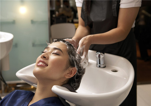 洗頭正確方法 七個(gè)步驟有助于頭發(fā)護(hù)理