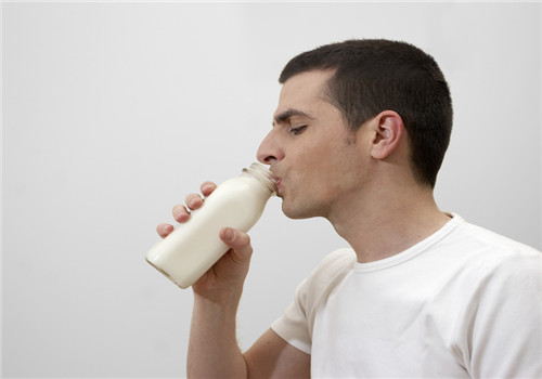 牛奶應(yīng)該什么時候喝才能增加吸收