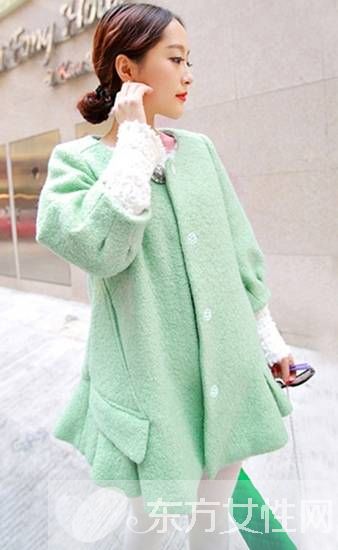 小香風(fēng)呢子長外套搭配 輕松穿出氣質(zhì)范
