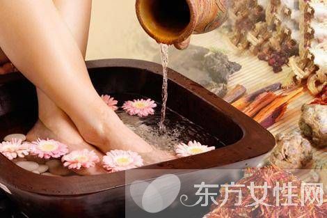 泡腳的最佳時(shí)間 泡腳泡多長(zhǎng)時(shí)間最好