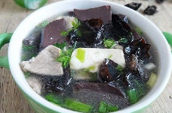 豬血的營(yíng)養(yǎng)價(jià)值和作用有哪些 會(huì)帶來什么好處