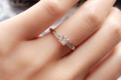 女生戒指戴法的含義 戴錯(cuò)戒指會(huì)引起很多誤會(huì)的哦