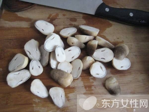 草菇的營養(yǎng)價值有哪些 推薦草菇的兩大食療法