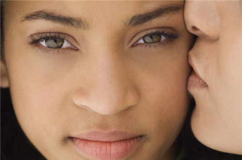 如何減少眼部細紋 選擇合適的眼霜很重要