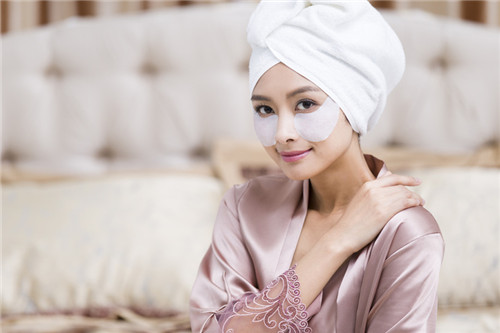 如何減少眼部細紋 選擇合適的眼霜很重要