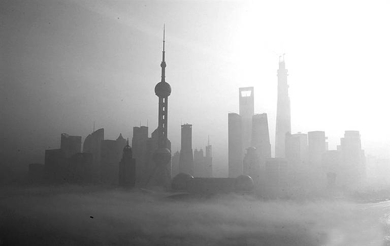 霧霾行車注意事項與安全原則 別讓天氣影響駕駛