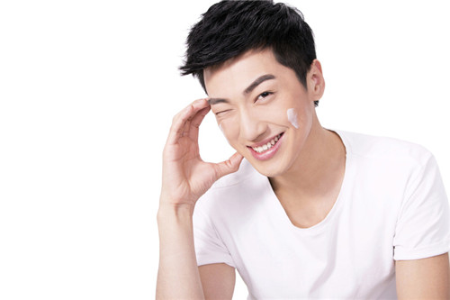 男士美容護(hù)膚妙招 減少剃須對(duì)肌膚的傷害