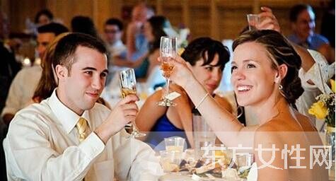 你須知曉的敬酒禮儀常識(shí)七要點(diǎn)