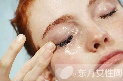 嬰兒油的功效與作用 如何用嬰兒油去除黑頭