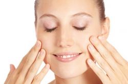 日常面部美白小竅門(mén) 美白不需要花大價(jià)錢(qián)