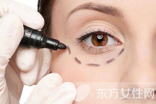 眼袋是怎么形成的 這些小妙招可以有效去除眼袋哦