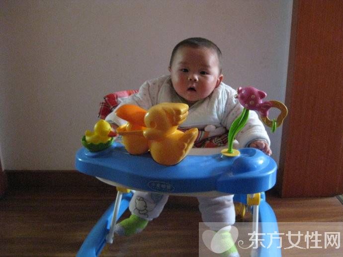 嬰兒學(xué)步車的危害多大 這些方面令所有家長痛心