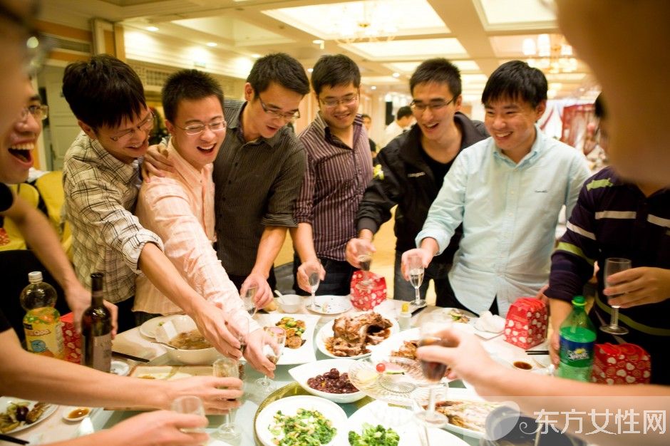 你須知曉的敬酒禮儀常識(shí)七要點(diǎn)