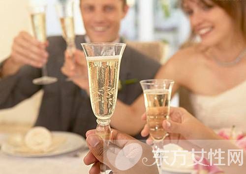 你須知曉的敬酒禮儀常識(shí)七要點(diǎn)