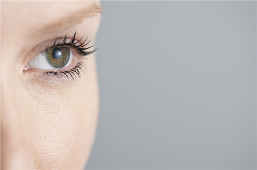 如何減少眼部細紋 選擇合適的眼霜很重要