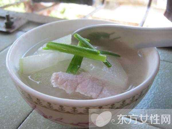 產(chǎn)后可以喝雞湯嗎 產(chǎn)后媽媽喝太多湯后果很嚴(yán)重哦