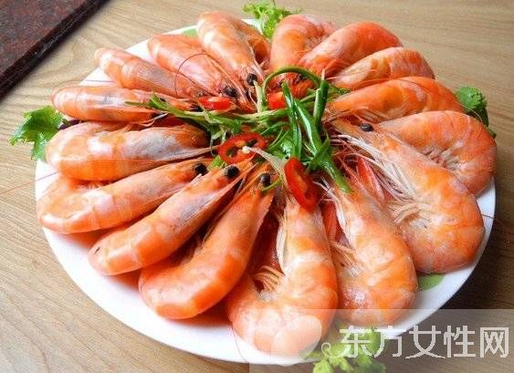 蝦和什么不能一起吃 出現(xiàn)這些反應(yīng)一定要及時(shí)就醫(yī)