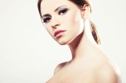 三個(gè)美白小竅門 祛斑美白樣樣行