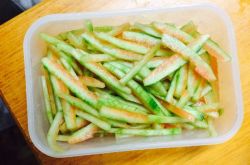 西瓜皮擦臉有什么好處 西瓜皮護(hù)膚效果居然這么好