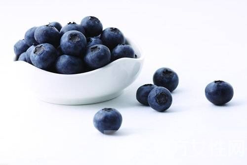 藍莓的營養(yǎng)價值及功效 藍莓吃多了后果很嚴(yán)重哦