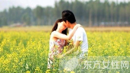 鄉(xiāng)村艷福讓人欲罷不能 激情鄉(xiāng)野奪了她的清白之身