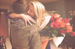 女人為什么會(huì)喜歡挽男人手臂 揭女性八大心理隱私