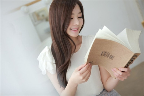 上床后才發(fā)現(xiàn)女友的胸比我還平