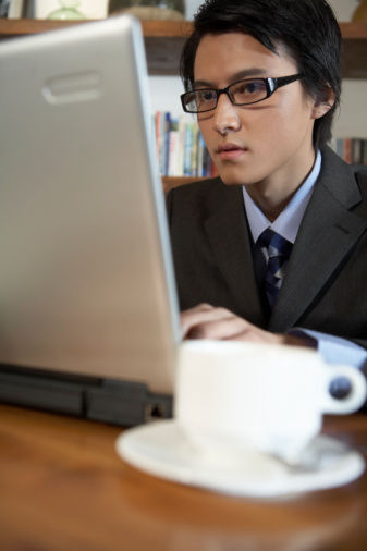 老公癡迷異性網(wǎng)聊卻冷待我