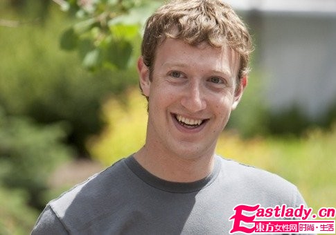 幸運(yùn)女人上廁所搞定CEO